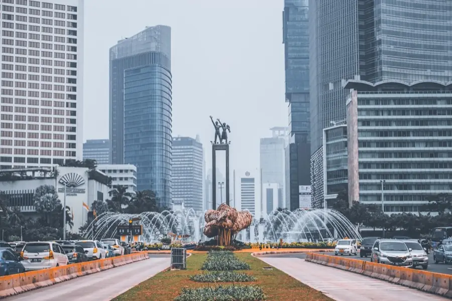 Suasana pusat kota Jakarta di pagi hari